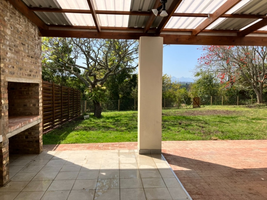 To Let 2 Bedroom Property for Rent in Hoekwil Western Cape